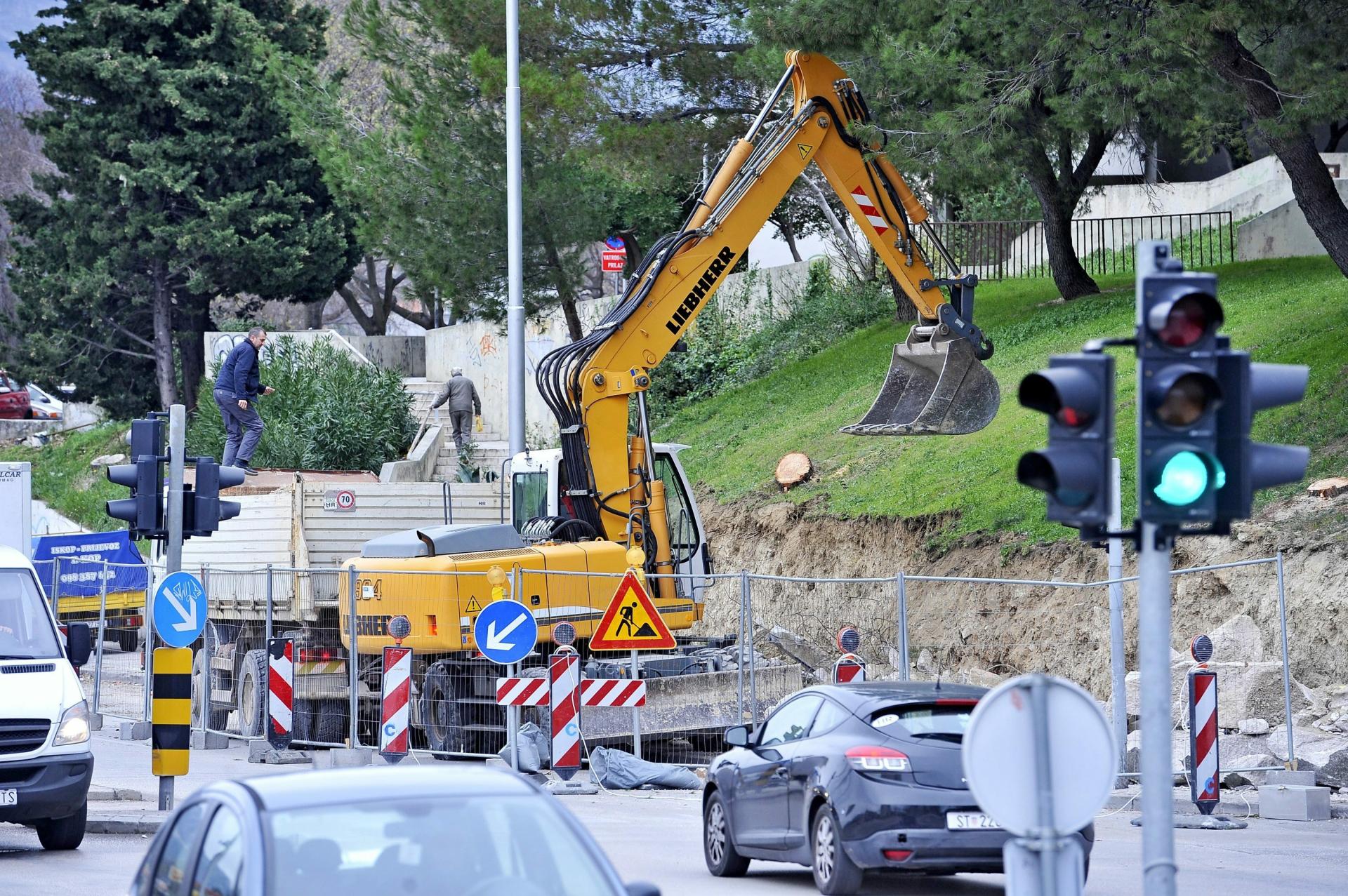 Slobodna Dalmacija Po Eli Su Radovi Na Sanaciji Zidova U Jednoj