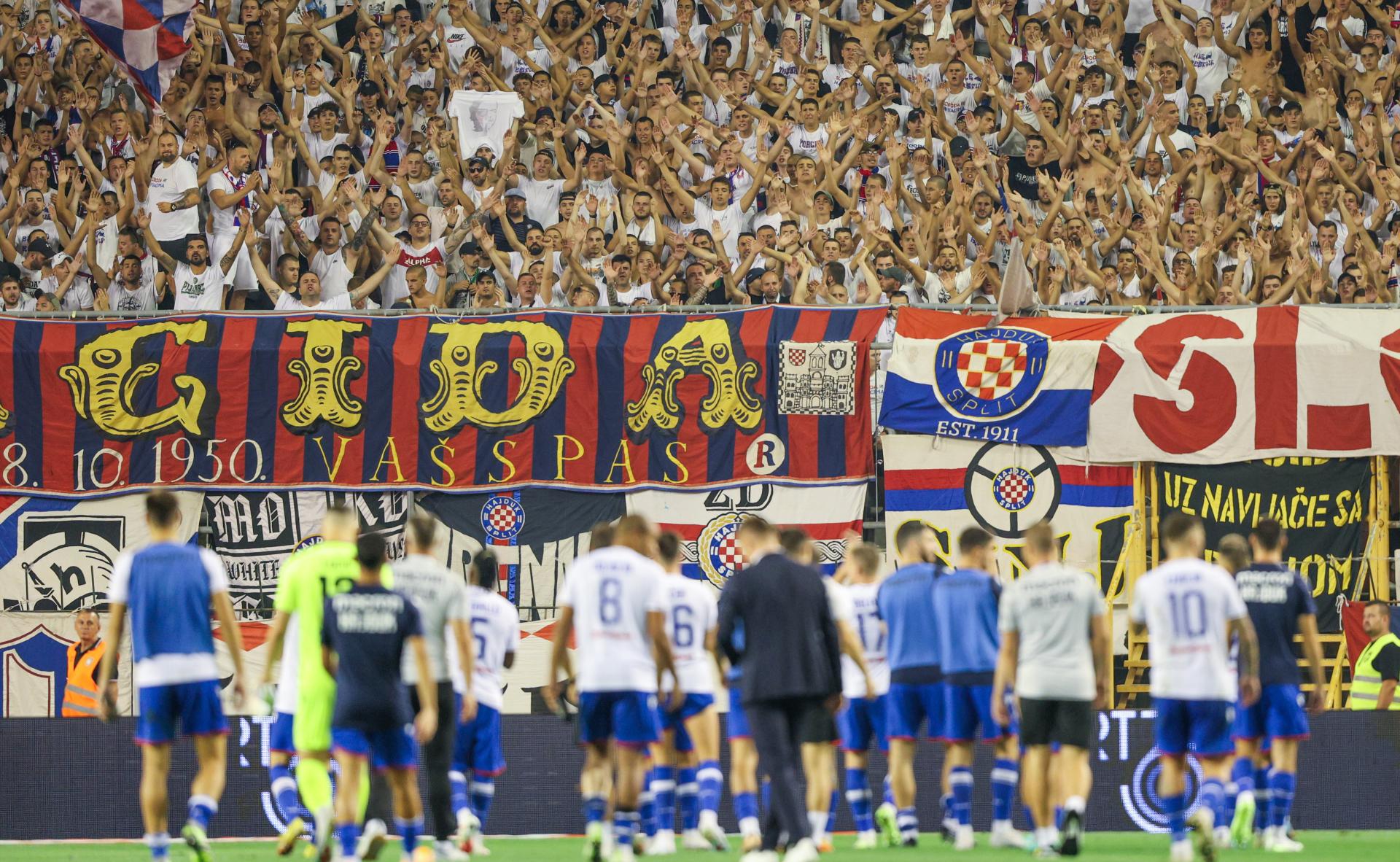 Slobodna Dalmacija Anketa Tresle Su Se Vratnice Ali Gol Nije Pao