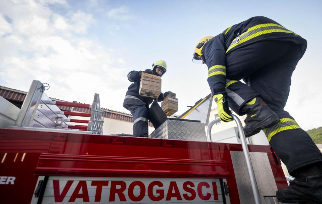 Slobodna Dalmacija Burno U Splitu Vatrogasci Otvarali Stanove