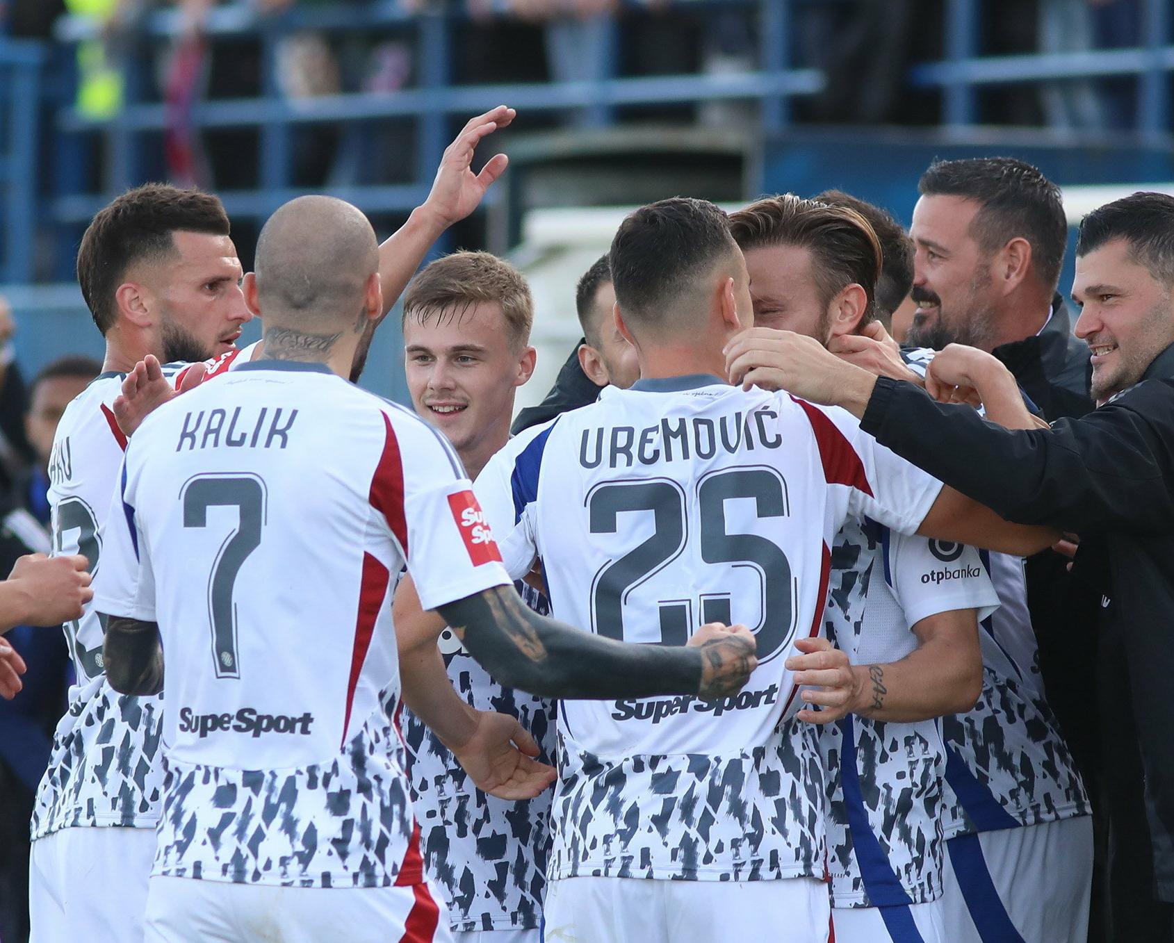 Slobodna Dalmacija Hajduk E U Osijek Zrakoplovom Bijeli Odmorniji