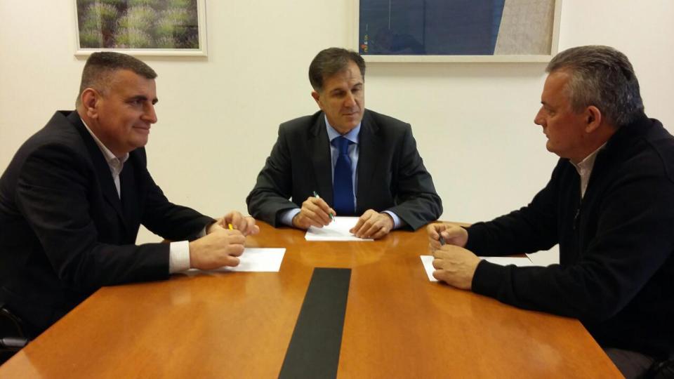 Ministar Davor Romić u razgovoru s Ivicom Babićem i Mirom Buljem