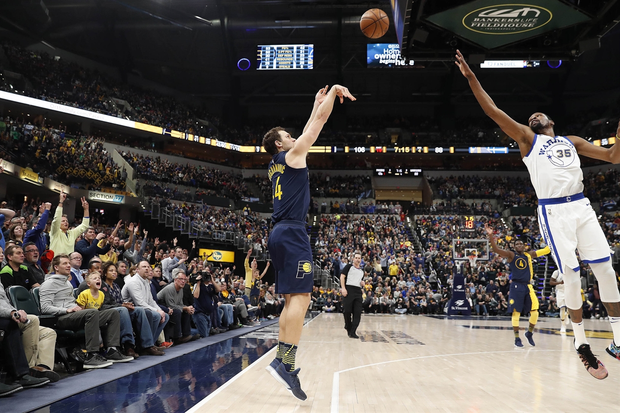 2018-04-06T020034Z_323032854_NOCID_RTRMADP_3_NBA-GOLDEN-STATE-WARRIORS-AT-INDIANA-PACERS