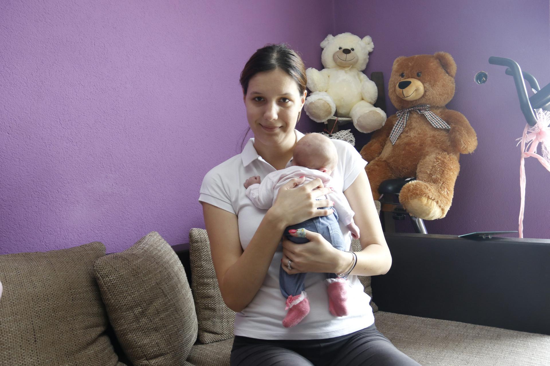 Ana Matutinović i njezina beba Monika, prvo novorođenče u Zaostrogu nakon niza godina