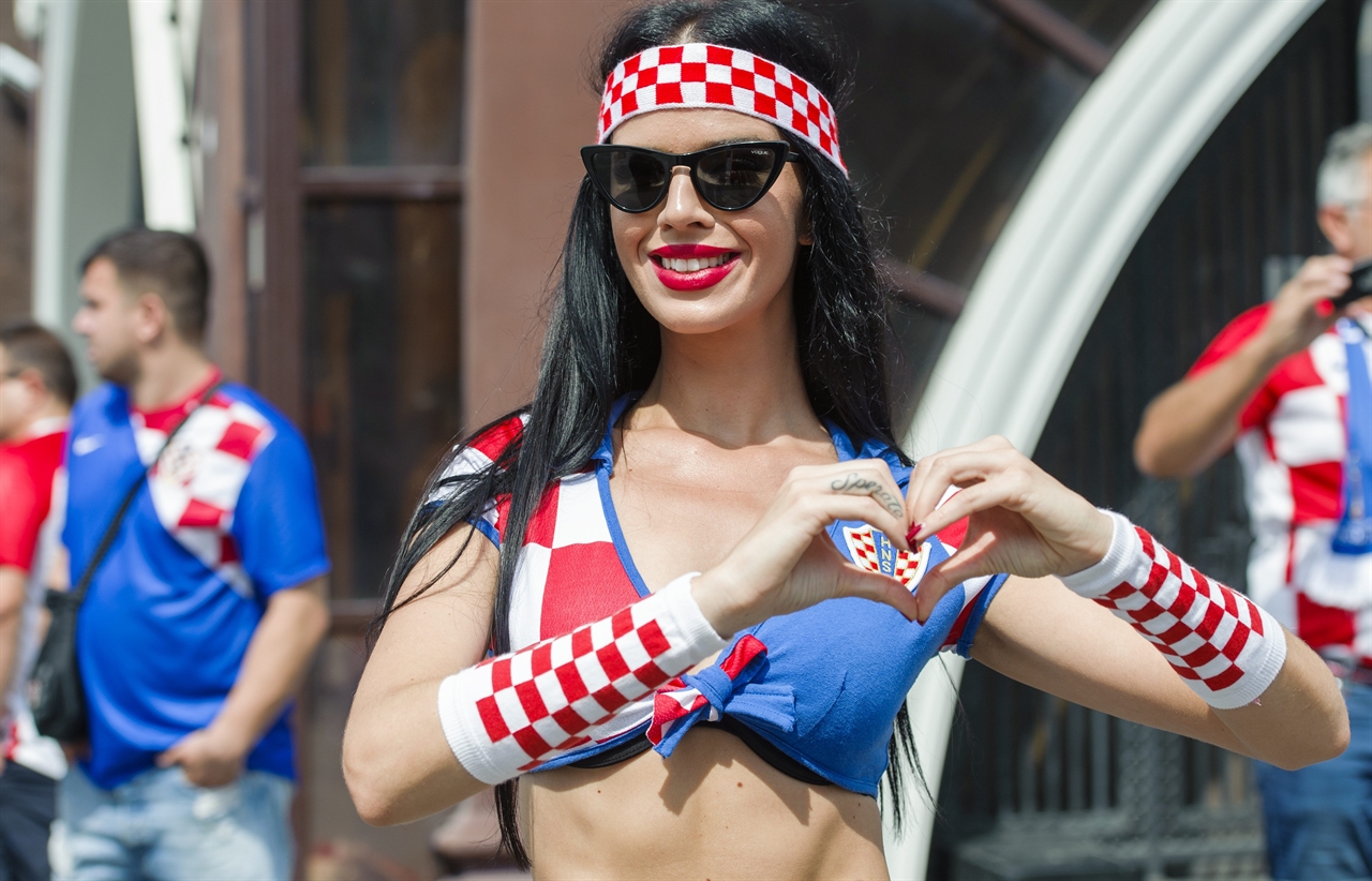 Hrvatske navijacice gole