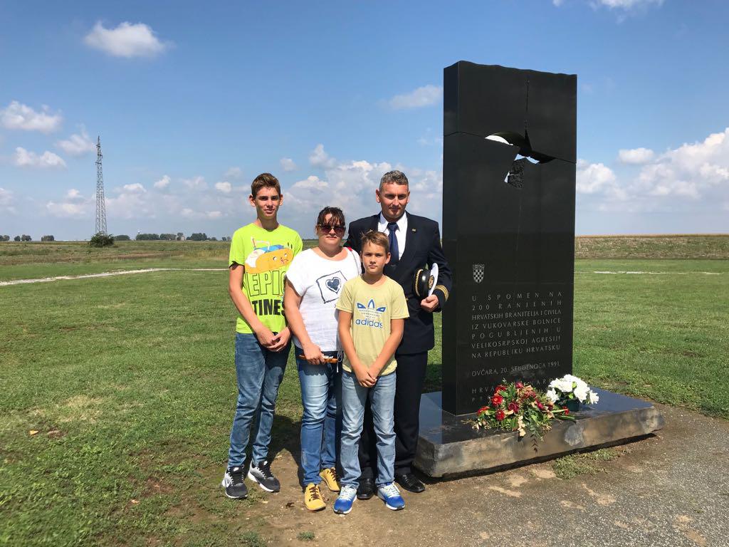 Stipe Mornar u Vukovaru s obitelji, suprugom Antonijom i sinovima Fabiom i Antoniom