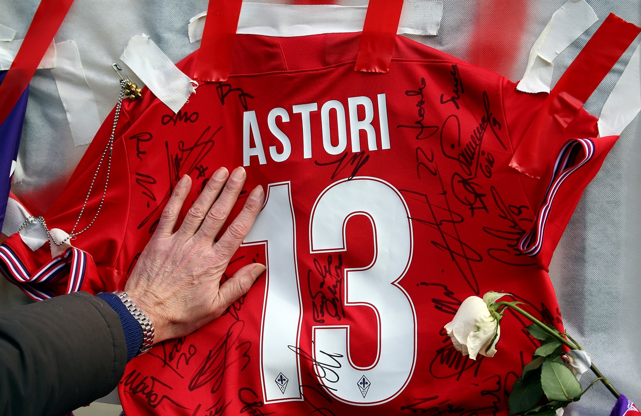 2018-03-07T162917Z_1166684407_RC1CAAFC7FD0_RTRMADP_3_SOCCER-ITALY-ASTORI-FUNERAL