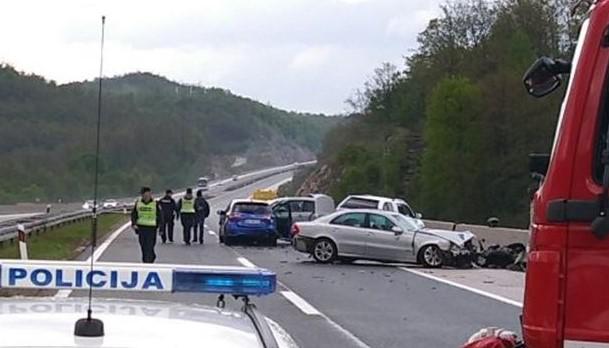 U nesreći na autocesti poginuo je njemački državljanin, a devet je osoba ozlijeđeno, od čega dvoje djece