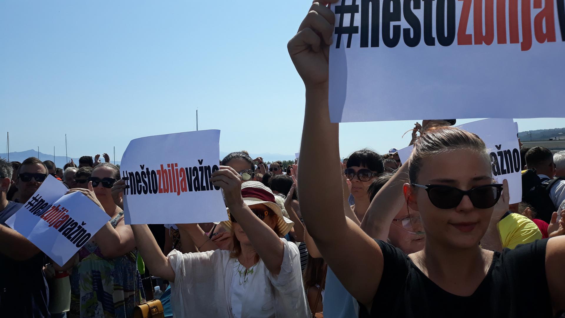 'Ne želimo da naša djeca budu građani drugog reda', poručili su prosvjednici iz Supetra 