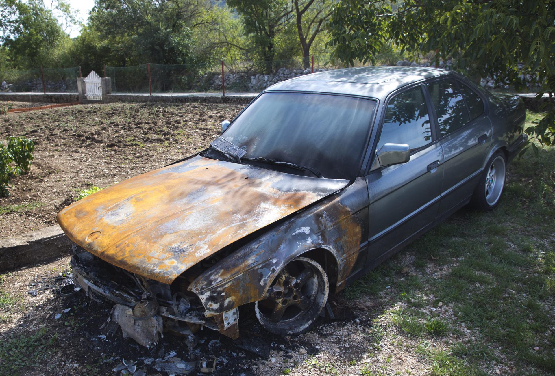 Izgoreni BMW 5 koji je zapaljen prije dva tjedna