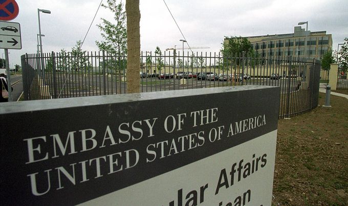 americka_ambasada52005-desk