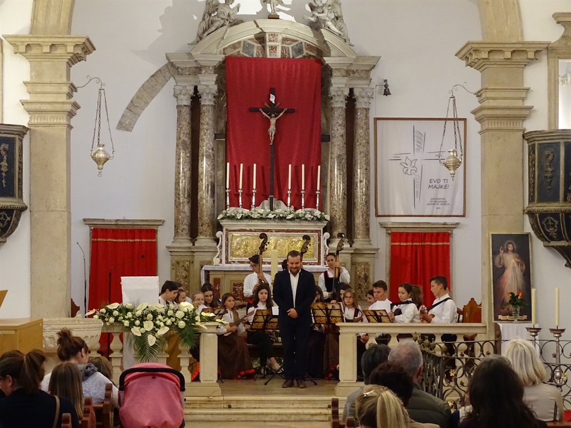 Tradicionalni koncert, autorica Ana Glavan (2)