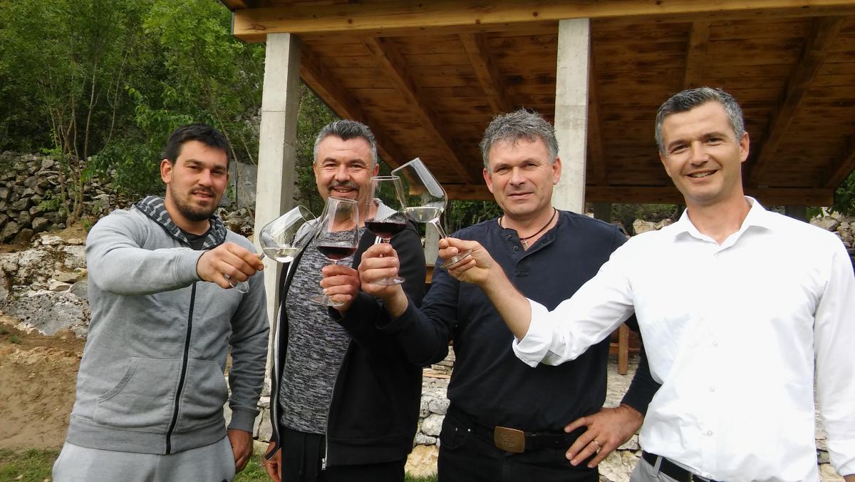 Pioniri nove ere vinarstva u Vrgorcu su: Goran Franić, Dario i Boris Gašpar i Drago Mihaljević