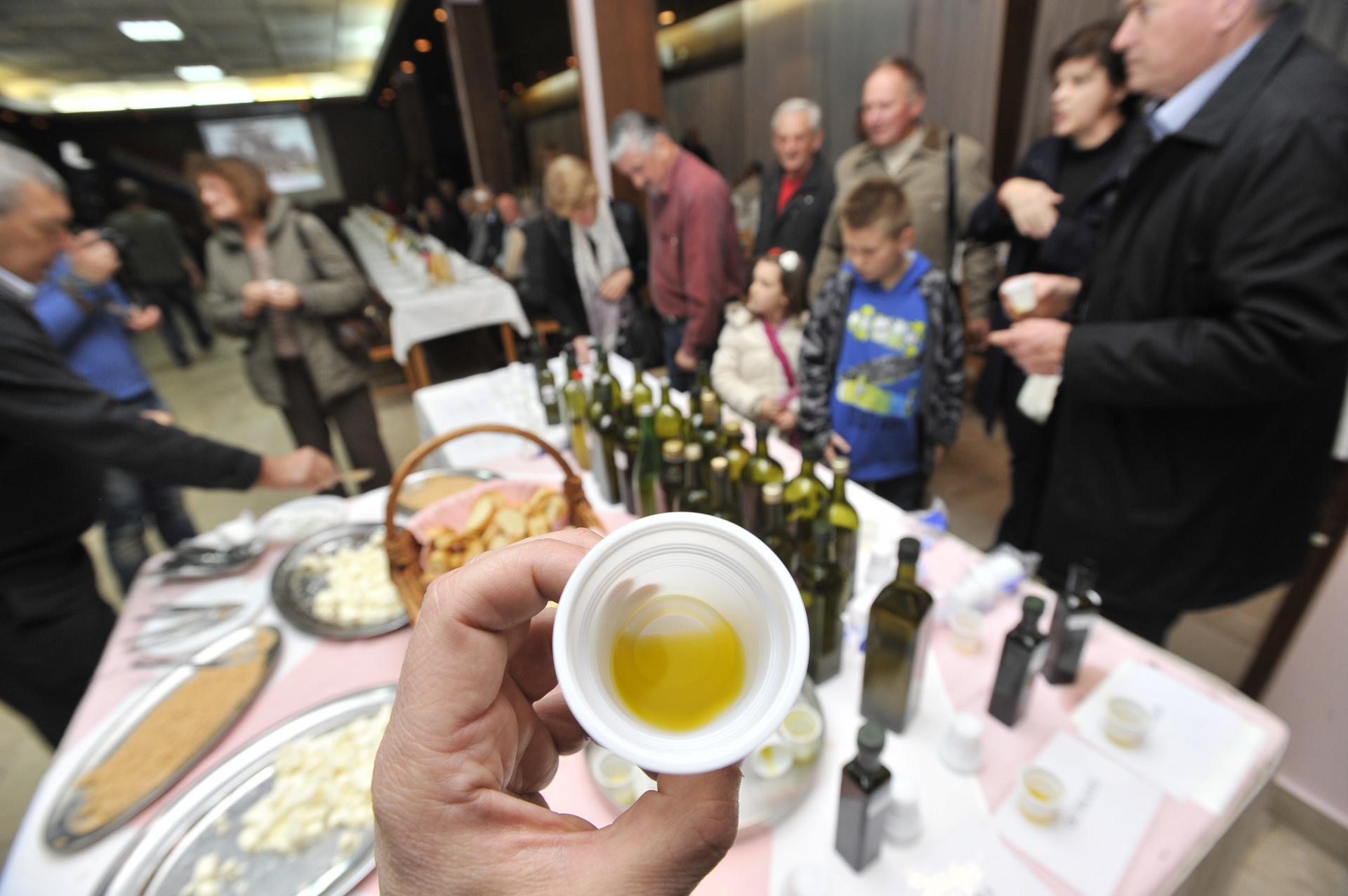 Detalj s Noći mladog maslinovog ulja u Kaštelima održane u prosincu 2015. godine