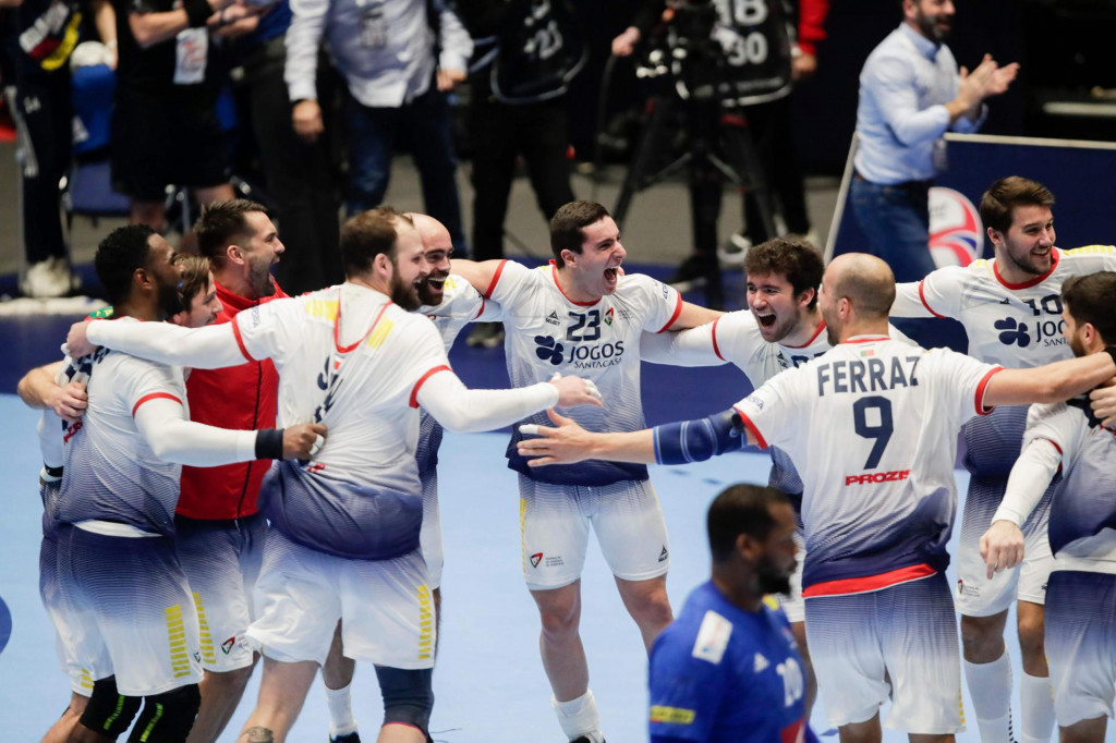 Portugal players celebrate their 28-25 victory after the match France vs Portugal at the Men´s Handball European Championship preliminary round in Trondheim, Norway, on January 10, 2020. (Photo by Vidar Ruud/various sources/AFP)/Norway OUT