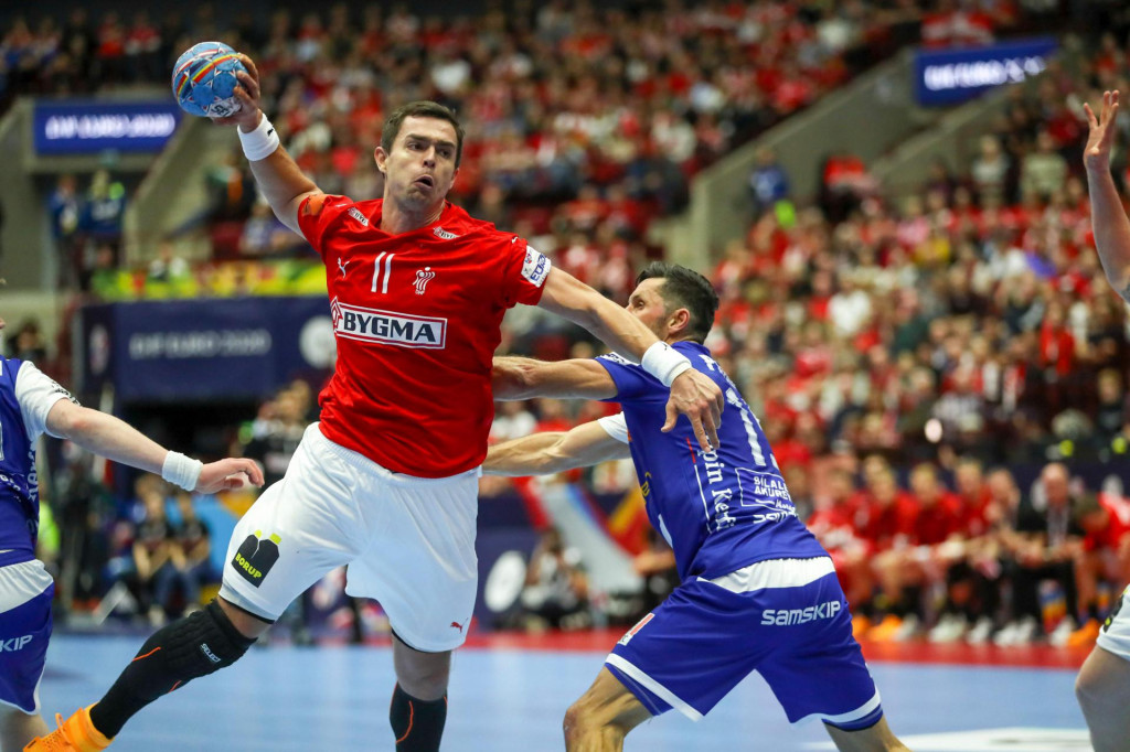 Denmark&amp;#39;s Rasmus Lauge Schmidt (L) jumps to shoot during the Men&amp;#39;s EHF 2020 Handball European Championship preliminary round match between Denmark and Iceland in Malmo, Sweden on January 11, 2020. (Photo by Andreas HILLERGREN/TT News Agency/AFP)/Sweden OUT