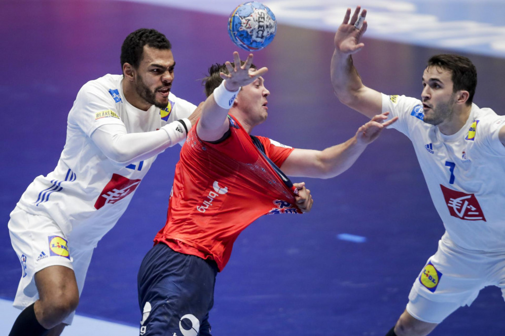 Norway´s Sander Sagosen (C) is is tackled by France&amp;#39;s Michael Guigou (L) and Romain Lagarde during the Men´s Handball European Championship preliminary round match France v Norway in Trondheim, Norway, on January 12, 2020. (Photo by Vidar Ruud/various sources/AFP)/Norway OUT