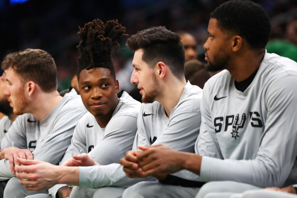 BOSTON, MASSACHUSETTS - JANUARY 08: Lonnie Walker IV #1 of the San Antonio Spurs talks to teammates on the bench during the game against the Boston Celtics at TD Garden on January 08, 2020 in Boston, Massachusetts. Maddie Meyer/Getty Images/AFP&lt;br /&gt;
== FOR NEWSPAPERS, INTERNET, TELCOS &amp; TELEVISION USE ONLY ==