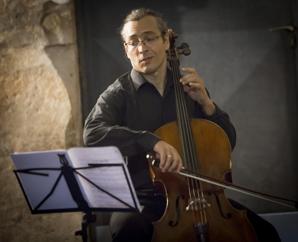Mihovil Karuza, violončelist orkestra HNK u Splitu, prvi violončelist Splitskog komornog orkestra i član Splitskog klavirskog trija