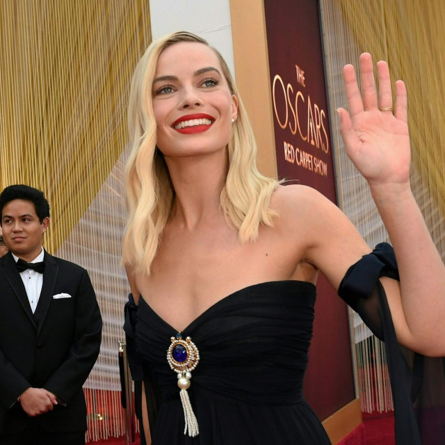 Margot Robbie arrives for the 92nd Oscars at the Dolby Theatre in Hollywood, California on February 9, 2020. (Photo by VALERIE MACON/AFP)