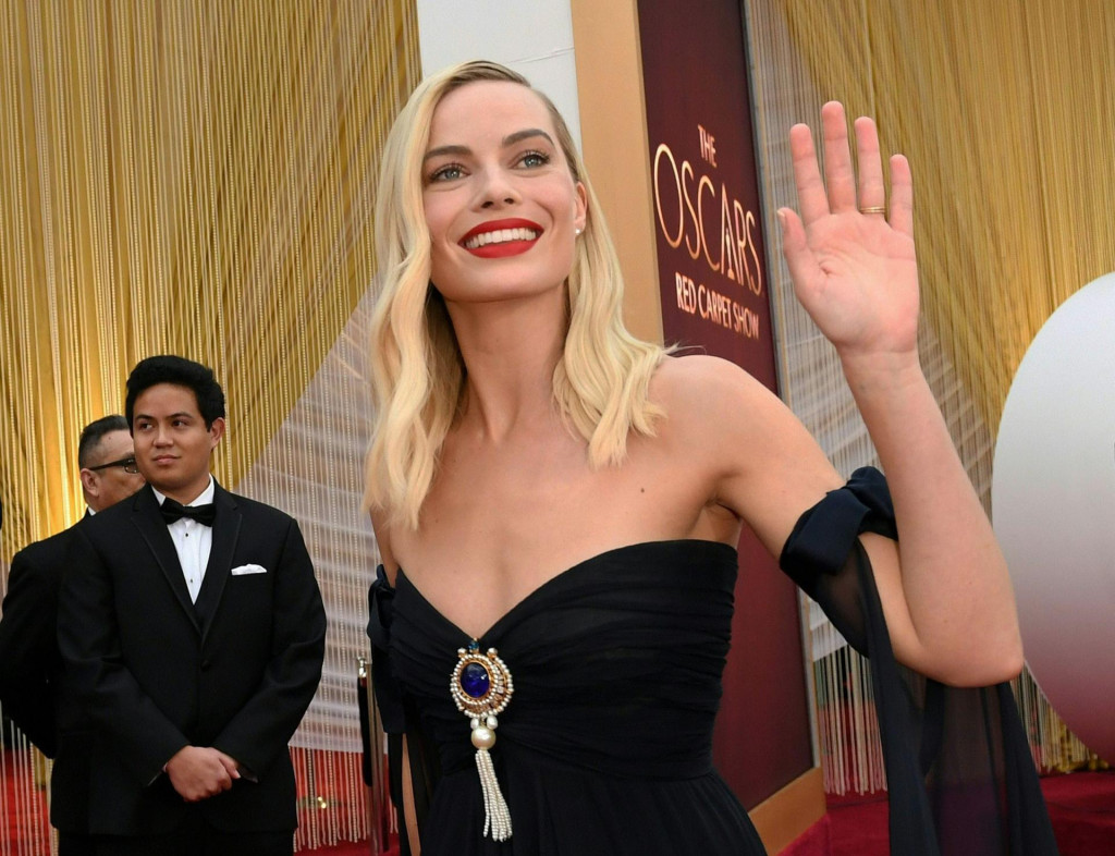 Margot Robbie arrives for the 92nd Oscars at the Dolby Theatre in Hollywood, California on February 9, 2020. (Photo by VALERIE MACON/AFP)