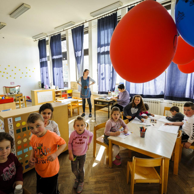 Gradac, 040319.&lt;br /&gt;
Reportaza o zivotu u opcini Ruzic kod Drnisa&lt;br /&gt;
Na fotografiji: djeca u vrticu&lt;br /&gt;