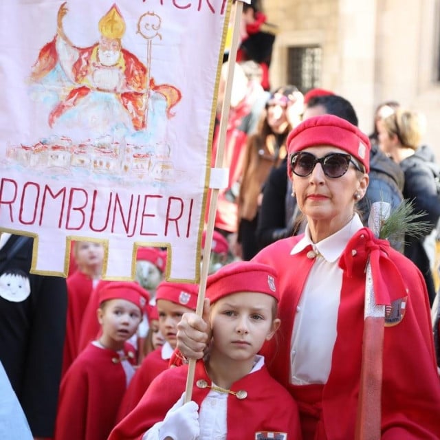 U okviru Dubrovačkog karnevala održan je maškarani defile grupa dječjih vrtića