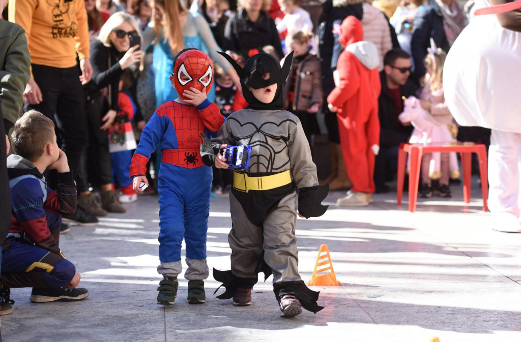 Zadar, 220220.&lt;br /&gt;
Pretposljednji dan Zadarskog karnevala obiljezen je programom za djecu na Narodnom trgu.&lt;br /&gt;