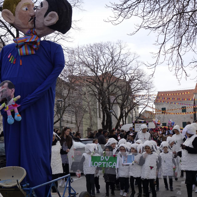 Imoćani su za karnevalsku figuru odabrali gay par s usvojenim djetetom
