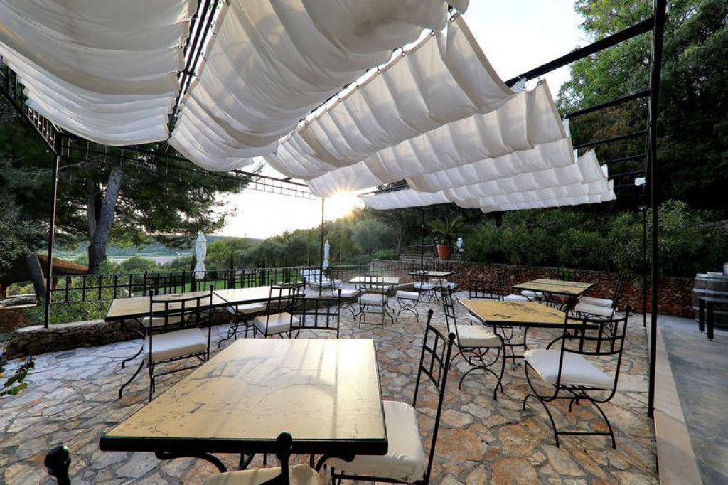  /Hotel-vinarija-restoran Boškinac mirna je oaza hedonizma sakrivena kraj guste borove šume u blizini Stare Novalje