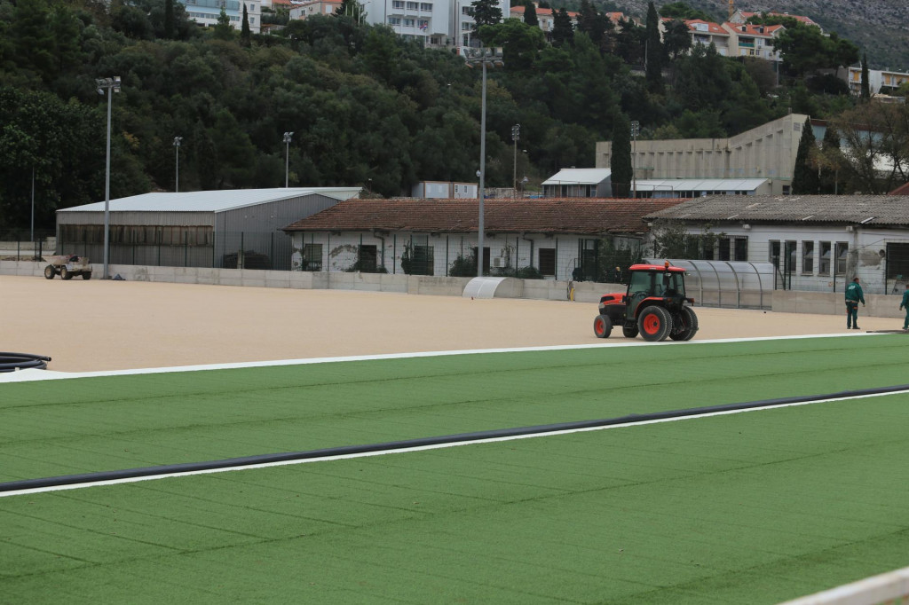 Nogometni teren s umjetnom travom u Gospinom polju foto Tonči Vlašić