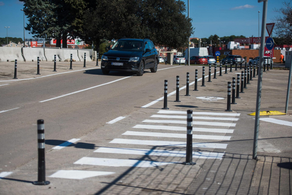 Zadar, 050320&lt;br /&gt;
Nakon brojnih prituzbi gradjana, nedavno je uredjeno krizanje Murvicke i Varazdinske ulice gdje su postavljeni zastitni stupici kako bi se sprijecilo parkiranje automobila koji su tamo ostavljani radi prodaje.&lt;br /&gt;
