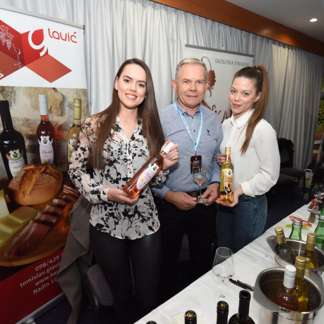 Wine Vip Event okupio je u Hotelu Kolovare vrhunske enologe, vinare i vinogradare, edukatore i vodeće lokalne proizvođače gastronomskih delicija, ali i ugostitelje, hotelijere i turističke djelatnike