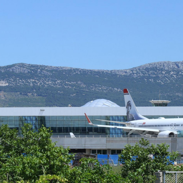 Resnik, Split, 110719.&lt;br /&gt;
Sutra se svecano otvara novi terminal splitskog aerodroma vrijedan 450 milijuna kuna, velicine je 36 tisuca cetvornih metara.&lt;br /&gt;