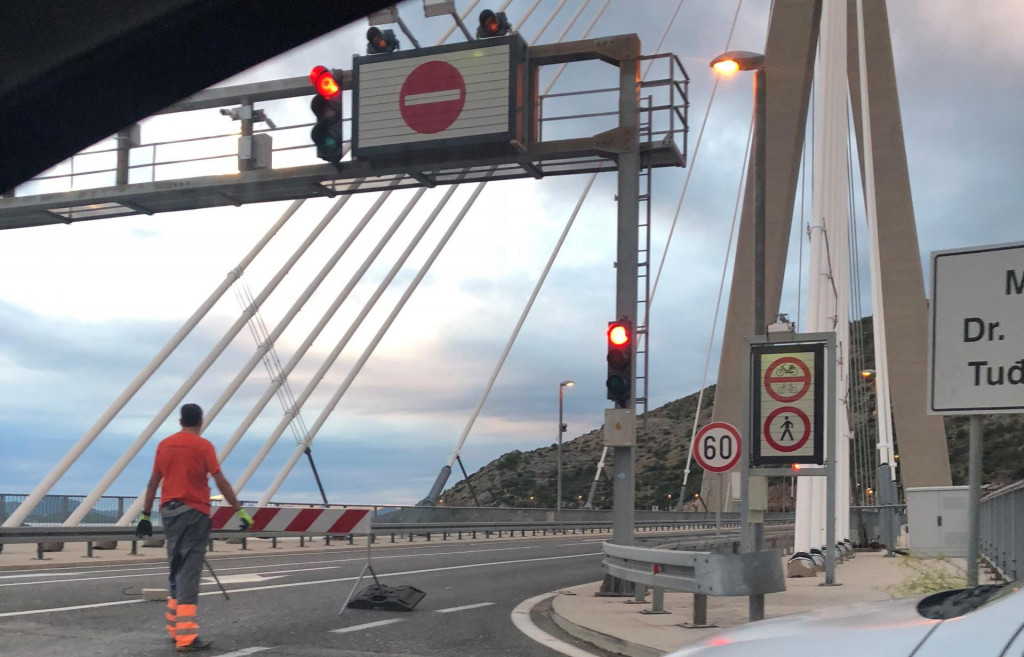 most dr. franja tuđmana, most preko rijeke dubrovačke zatvoren vjetar