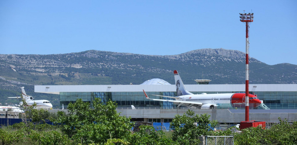 Resnik, Split, 110719.&lt;br /&gt;
Sutra se svecano otvara novi terminal splitskog aerodroma vrijedan 450 milijuna kuna, velicine je 36 tisuca cetvornih metara.&lt;br /&gt;