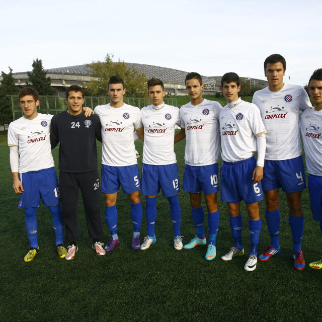 Bivši Hajdukovi juniori, Cipetić stoji treći s desna
