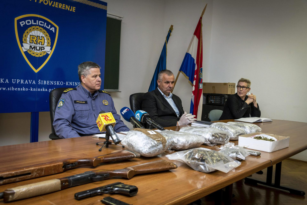 Šibenska policija zaplijenila veću količinu droge i oružja