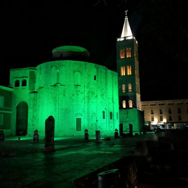 Zelenom bojom osvjetljena je crkva sv. Donata