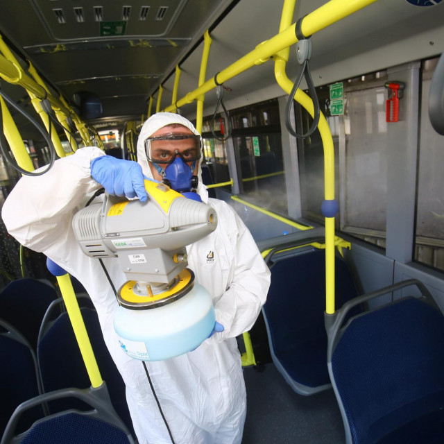 Tvrtka Cian započela je dezinfekciju autobusa Prometa zbog suzbijanja koronavirusa