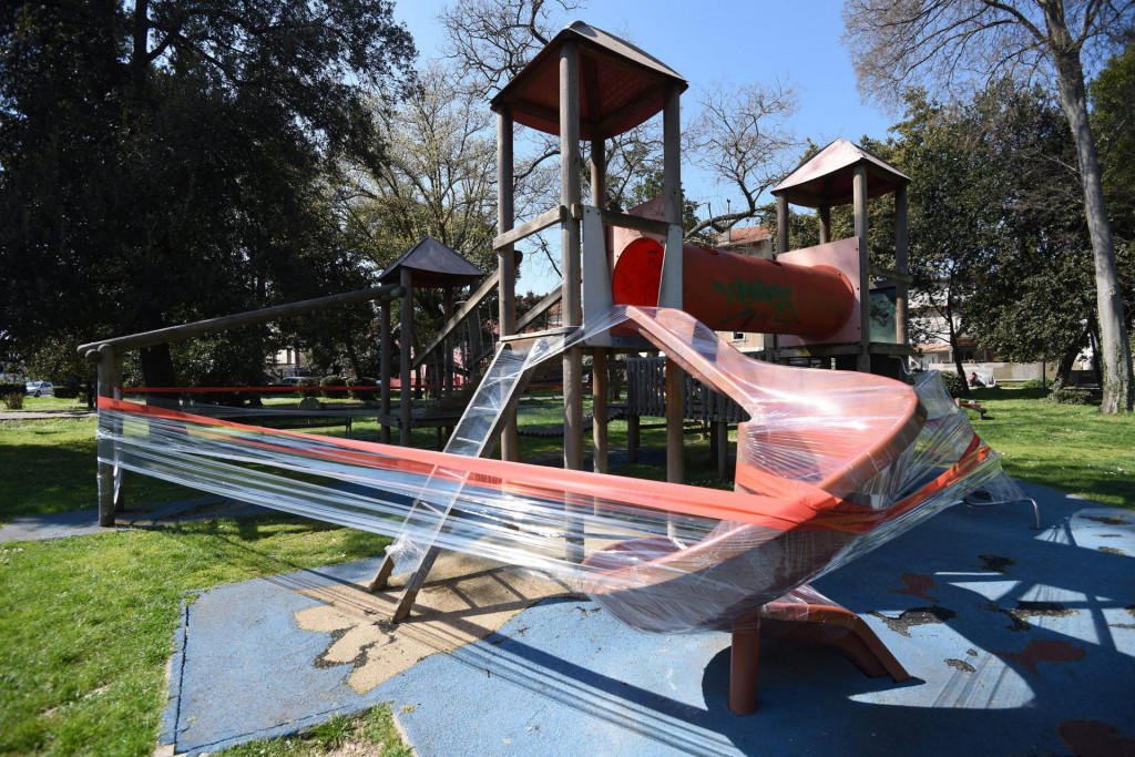 Zatvoreno dječje igralište u parku Vruljica