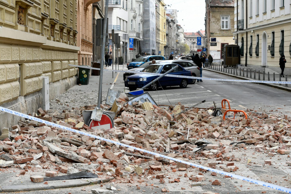 Zagreb, 220320.&lt;br /&gt;
Senoina.&lt;br /&gt;
Posljedice potresa u centru grada.&lt;br /&gt;