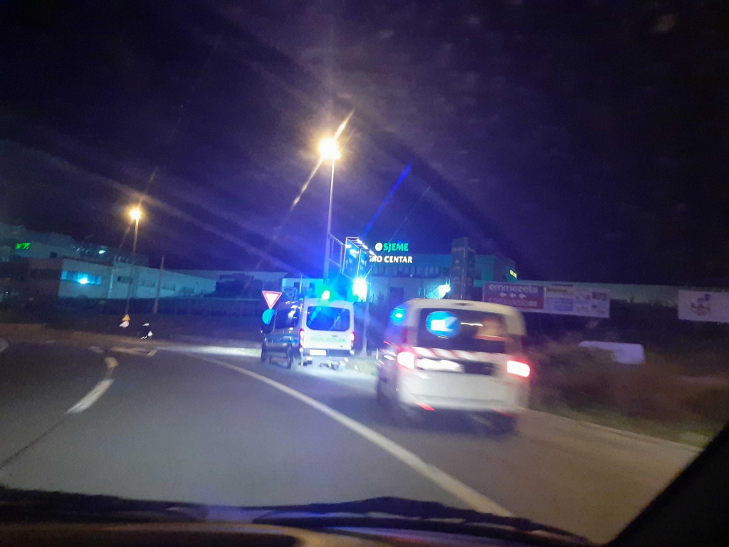 Policija je točno u ponoć u rotoru između Splita i Solina počela kontrolirati provođenje nove Odluke o zabrani napuštanja mjesta prebivališta