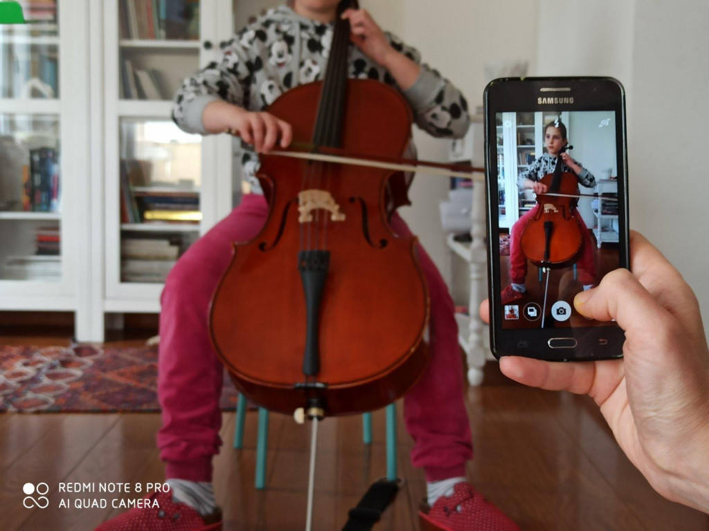 Učenici glazbene škole Luke Sorkočevića u Dubrovniku snimaju se na Viber, WhatsApp ili nastavu odrađuju preko Skypea sa svojim mentorima