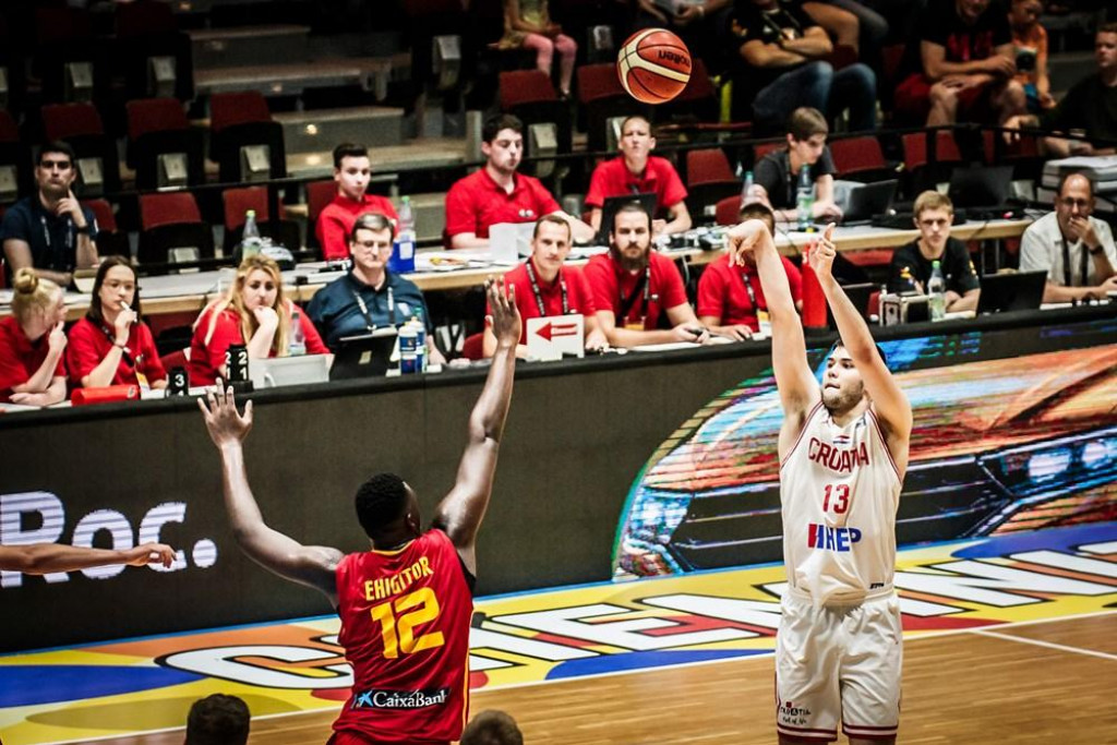 Domagoj Proleta protiv Španjolske na Europskom prvenstvu za igrače do 20 godina foto: FIBA Europe