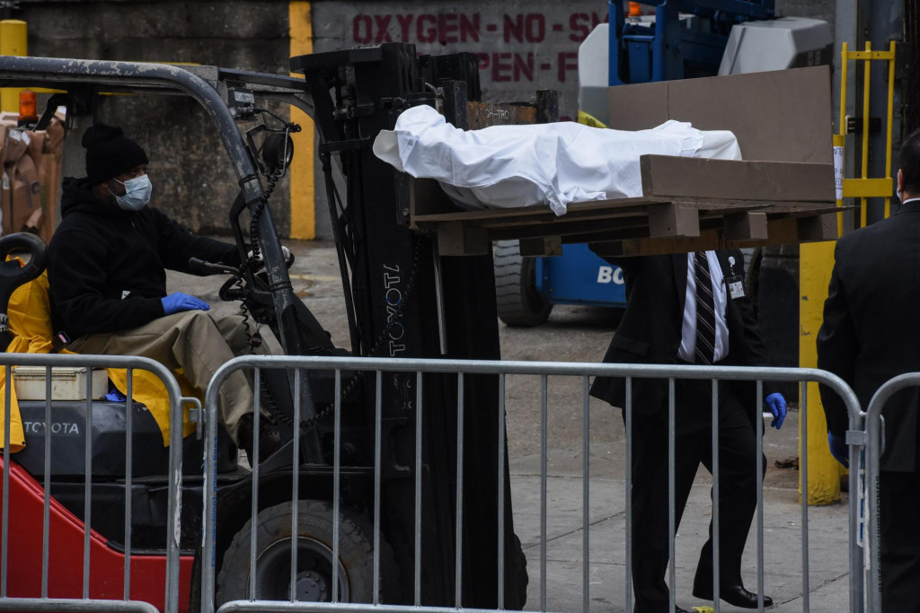 NEW YORK, NY - MARCH 31: A worker uses a forklift to move a body outside of the Brooklyn Hospital on March 31, 2020 in New York, United States. Due to a surge in deaths caused by the Coronavirus, hospitals are using refrigerator trucks as make shift morgues.  Stephanie Keith/Getty Images/AFP
&lt;br&gt;== FOR NEWSPAPERS, INTERNET, TELCOS &amp; TELEVISION USE ONLY ==