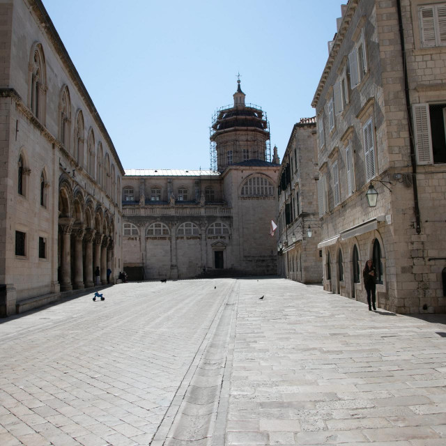 Dubrovnik, 190320.&lt;br /&gt;
Zatvoreni svi ugostiteljski objekti u Dubrovniku. Puste ulice i nesvakidasnji prizori u centru grada.&lt;br /&gt;