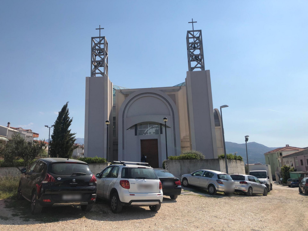 Župna crkva na Sirobuji