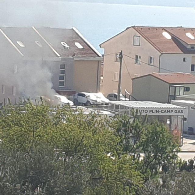 Požar uz punionicu plina u Kaštel Gomilici