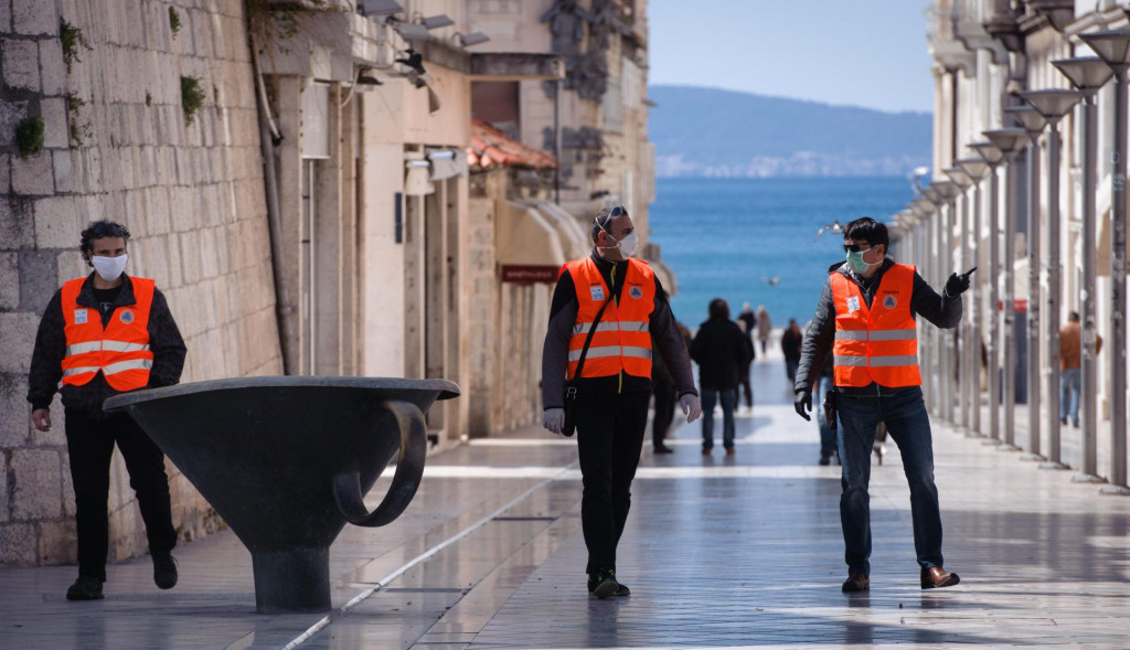 Patrola Civilne zaštite u Marmontovoj ulici u Splitu