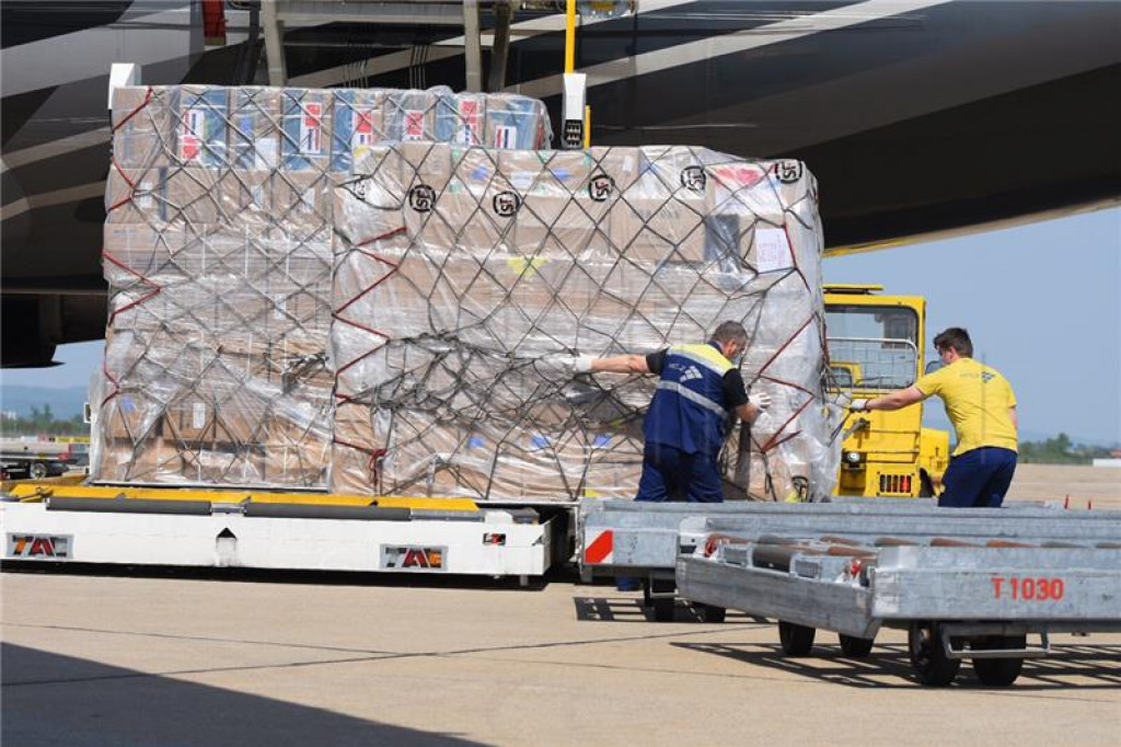 Iz Kine stiglo još 70 tona zaštitne medicinske opreme